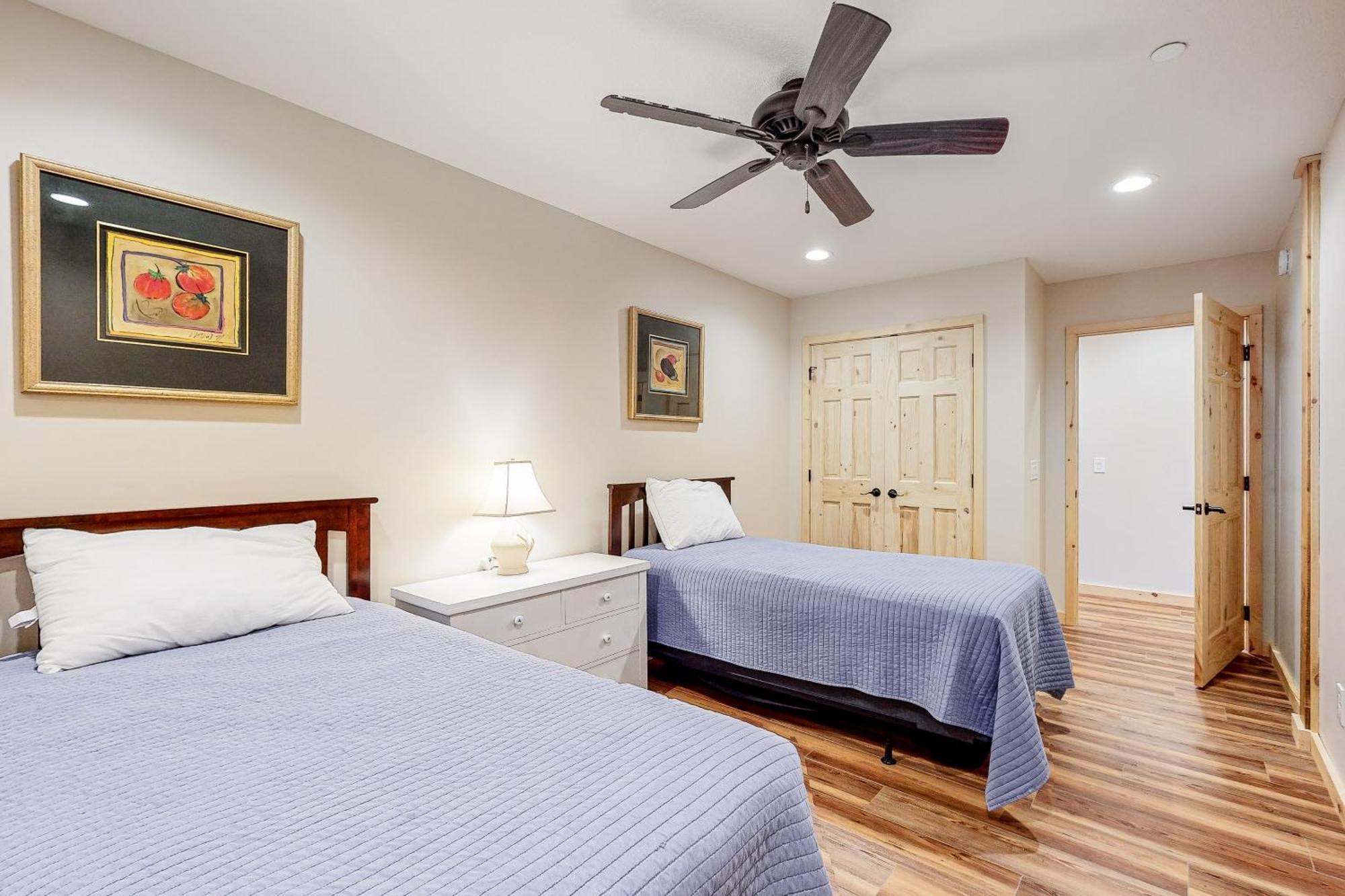 Rocky Top Jewel Cabin Park Settlement Bilik gambar